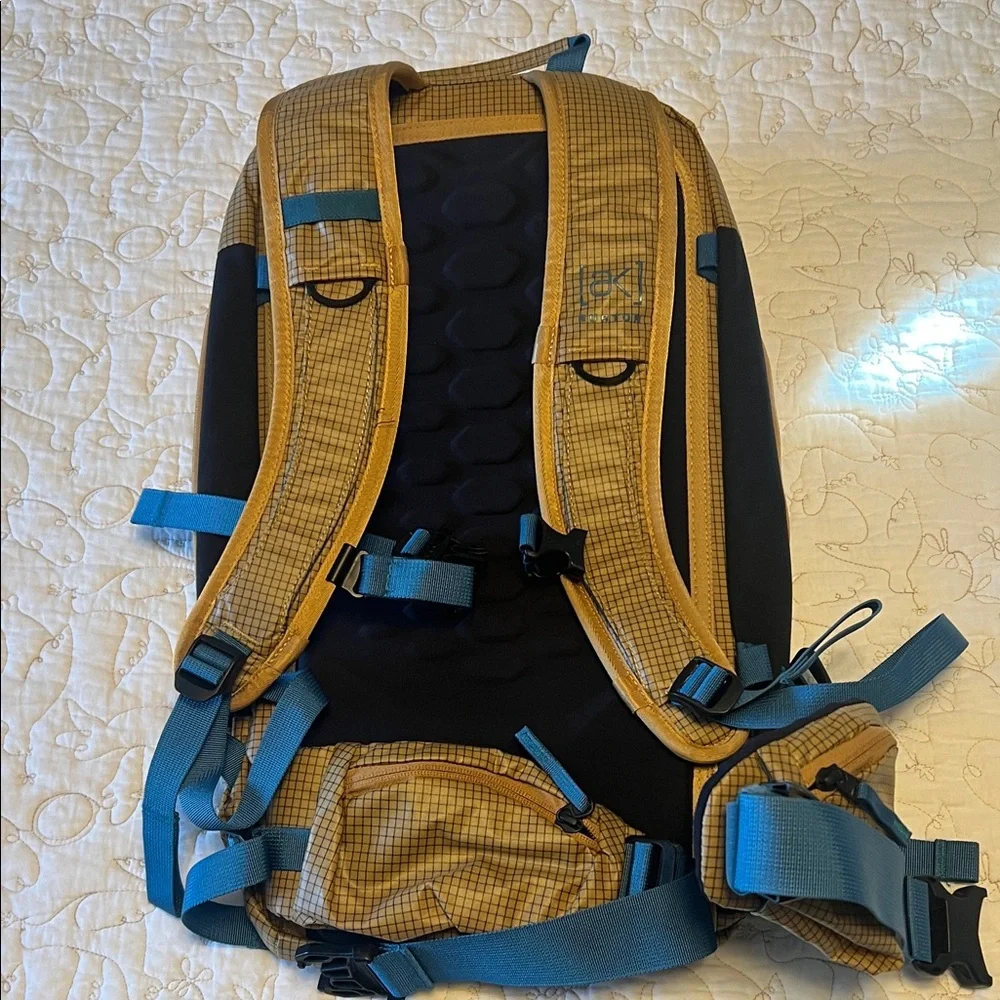 Burton Checkered Tan and Blue Backpack - Picture 7 of 11